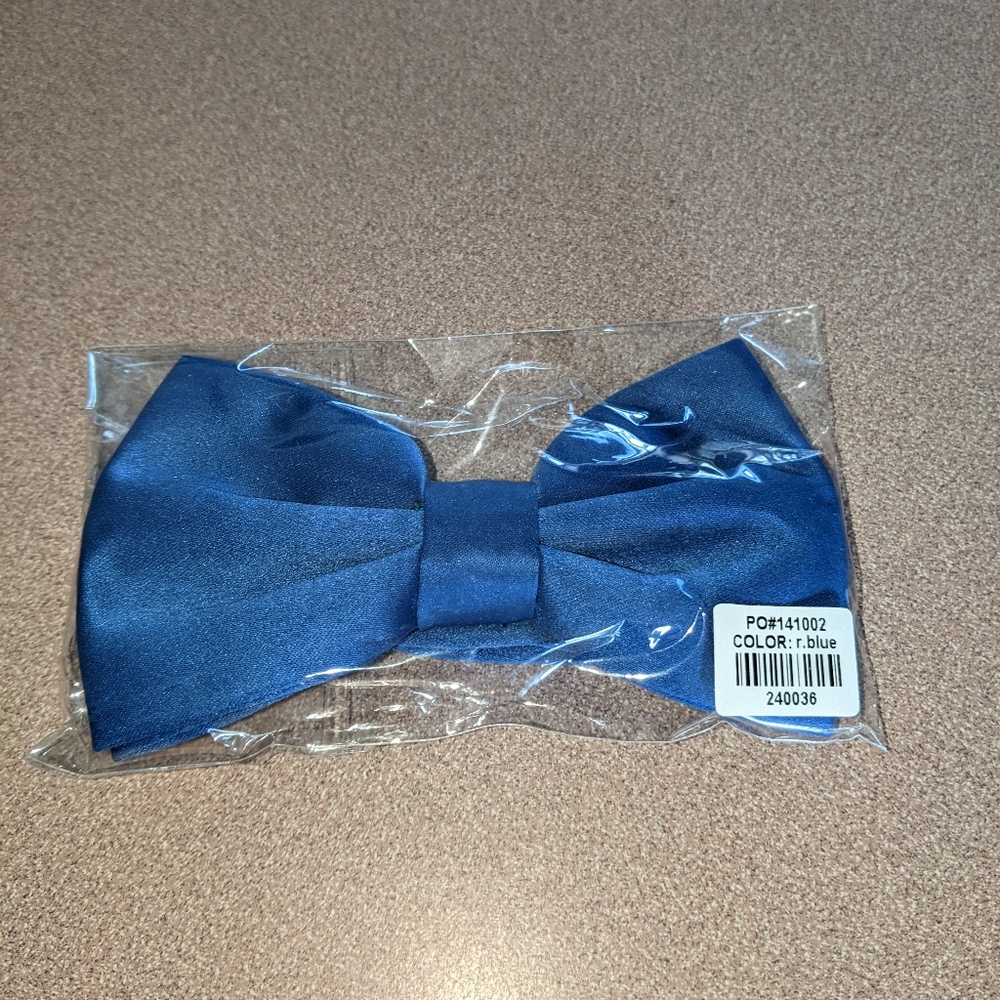 Royal blue bowtie, New in packaging. 2 available